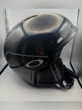Oakley Black Gloss Ski Helmet with MB Modular Brim